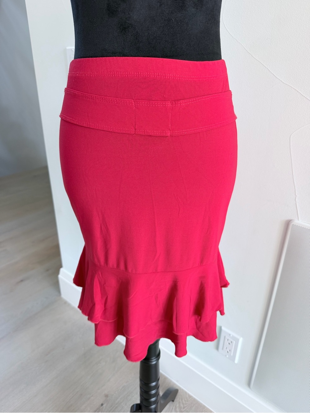 Women’s Fitted Ruffle-Hem Skirt in Bright Red size S/M